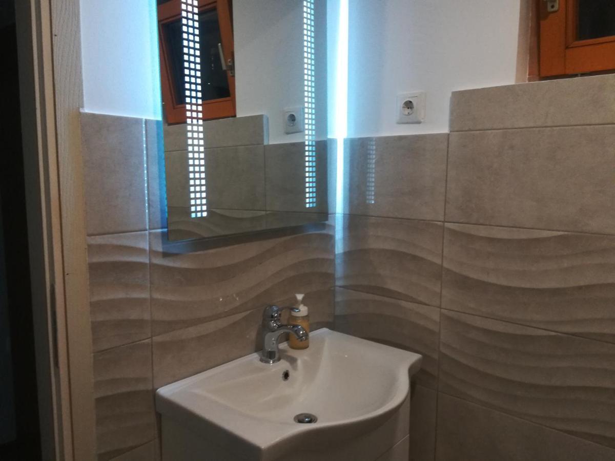 Appartement Izvor à Ilok Extérieur photo